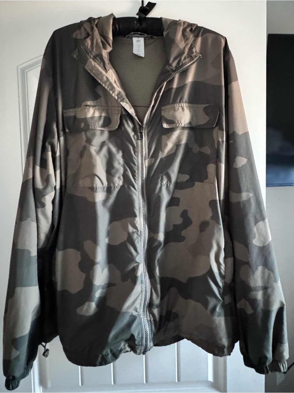 ALO Yoga Men's Olive Camo Hooded Field Jacket